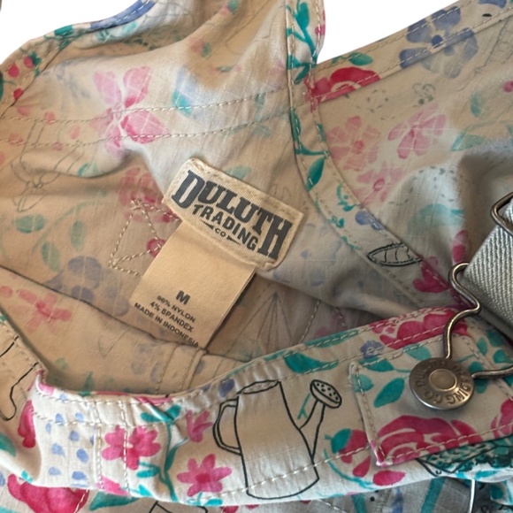 Duluth Trading Co Women’s Garden Print Utility Overalls Size M - Picture 4 of 4